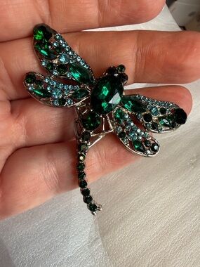 New Dragonfly Brooch Green & Silvertone dragon fly